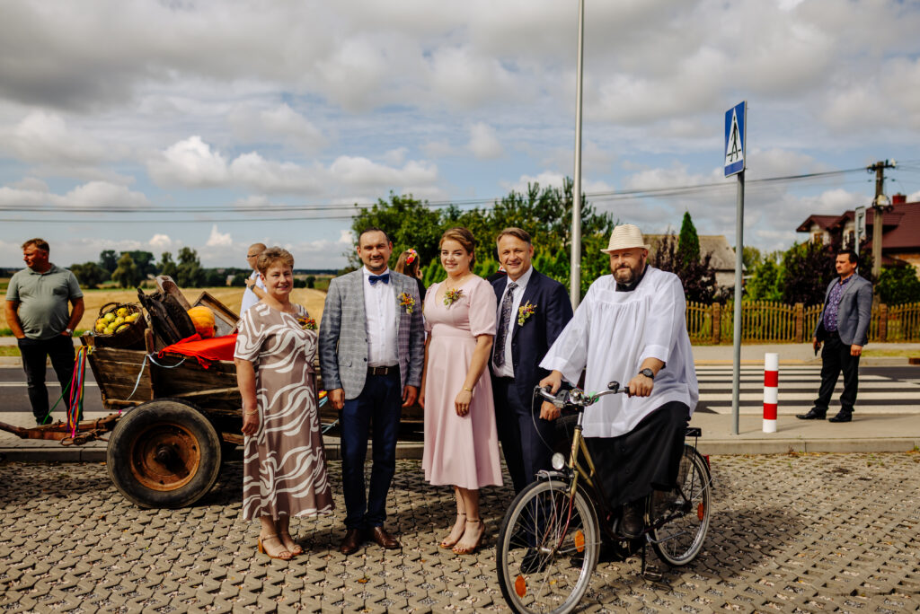 Starości oraz Pan Wójt na paradzie ciągników